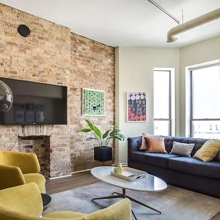 Beautifully Remodeled Third Floor Flat In River North - 3N